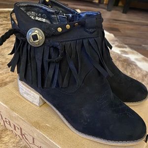 Womens lovmark booties